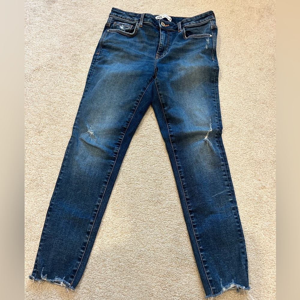 Zara Dark Blue Skinny Jeans with light distressing size 10, new without tags